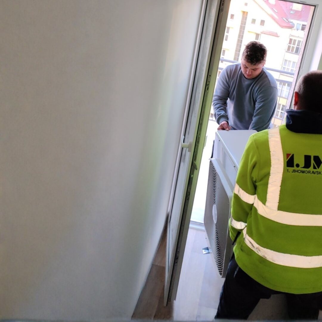 Přenos jednotky na balkon